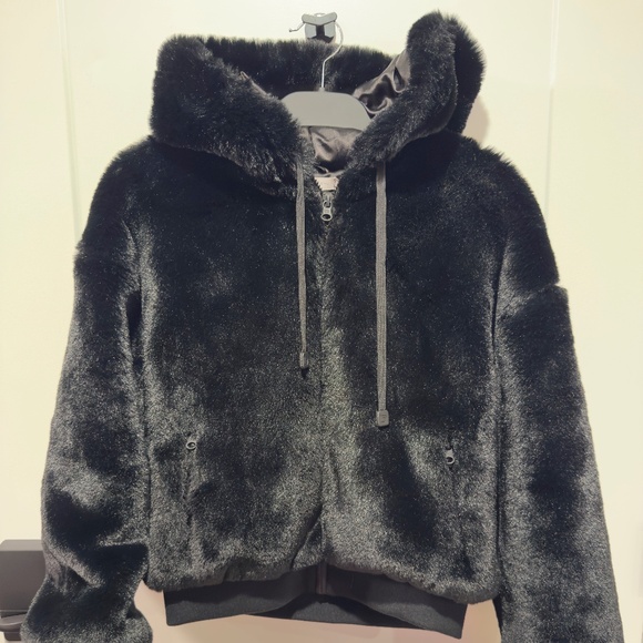 BLANC NOIR - Black Faux Fur Hooded Coat SIZE: M - Picture 4 of 7